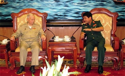 Генерал-лейтенант Во Ван Туан принял советского летчика-космонавта В.В.Горбатко