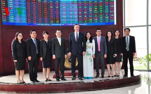 Премьер-министр Великобритании Дэвид Кэмерон посетил город Хошимин