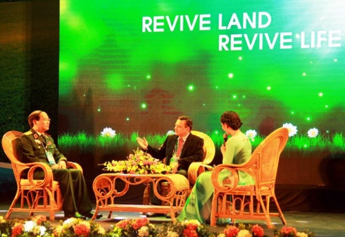 В городе Хюэ состоялась встреча по ликвидации последствий бомб и мин