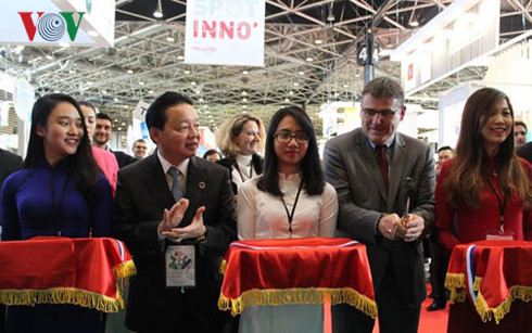 Вьетнам распространяет послание об устойчивом развитии на выставке Pollutec 2016 во Франции