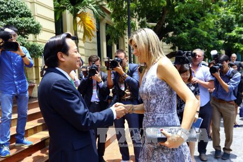 Министр по вопросам труда, инвалидов войны и социального обеспечения СРВ принял королеву Нидерландов