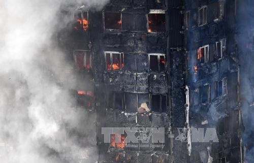 Десятки человек числятся пропавшими без вести после пожара в жилом доме в Лондоне