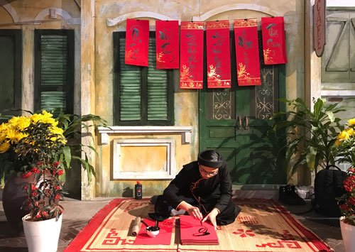 Программа «Праздник весны» 2018 года ярко отражает особенности традиционного вьетнамского Тэта