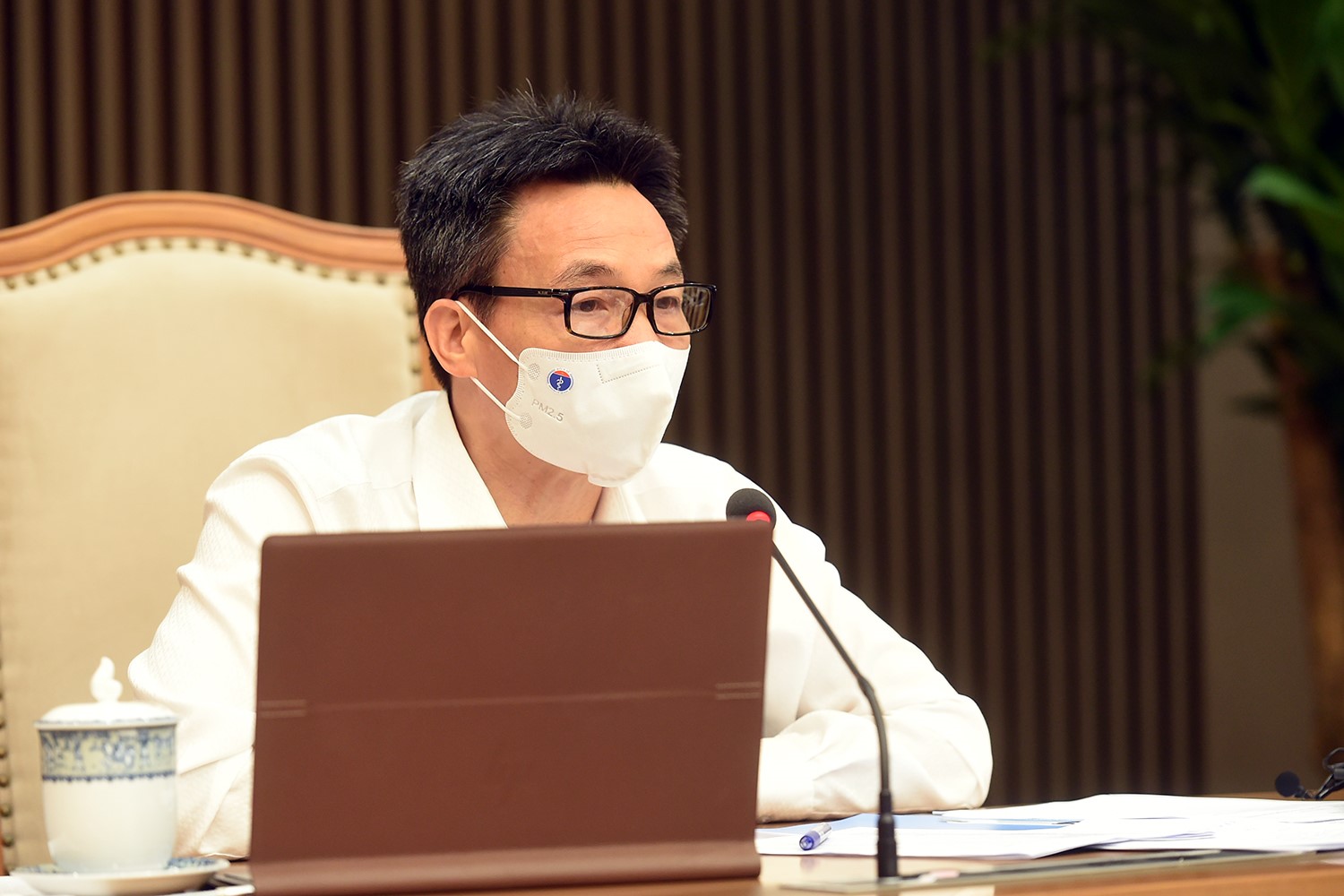 Вице-премьер Ву Дык Дам обратил внимание руководителей провинций и городов страны на усиление контроля за транспортными средствами дальнего следования