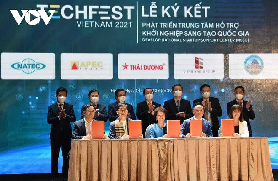 Премьер-министр Фам Минь Тинь принял участие в Национальном фестивале стартапов