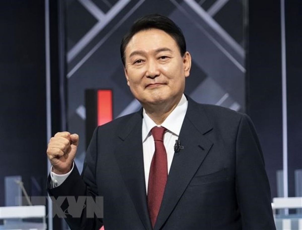 Генсек ЦК КПВ Нгуен Фу Чонг поздравил 20-го по счёту президента Республики Корея