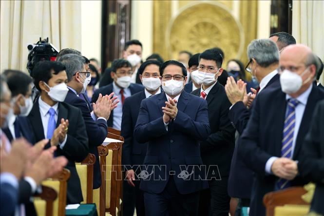 Премьер-министр поблагодарил партнёров за помощь Вьетнаму в борьбе с COVID-19