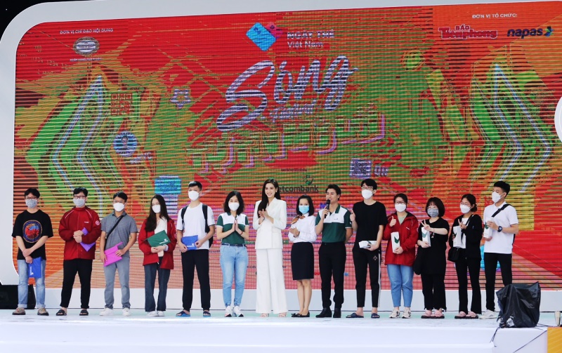 Открылся Вьетнамский день карточек