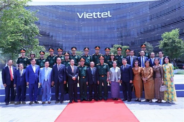 Председатель Нацассамблеи Камбоджи посетил корпорацию Viettel