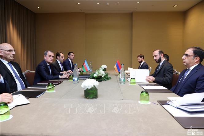 Главы МИД Армении и Азербайджана начали переговоры в Швейцарии