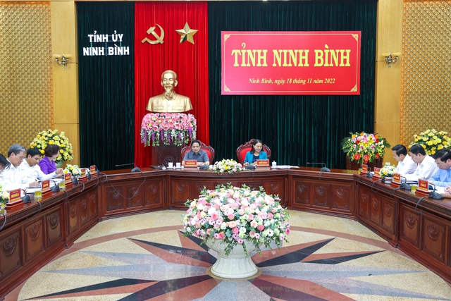 Премьер-министр Фам Минь Тинь провёл рабочую встречу с руководителями провинции Ниньбинь