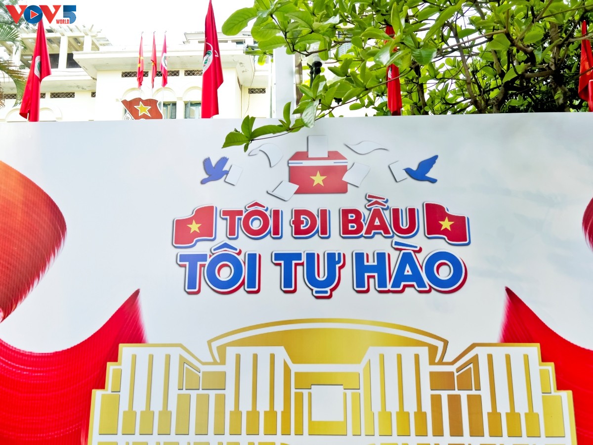 Сегодня более 78 миллионов вьетнамских избирателей приходят на избирательные участки