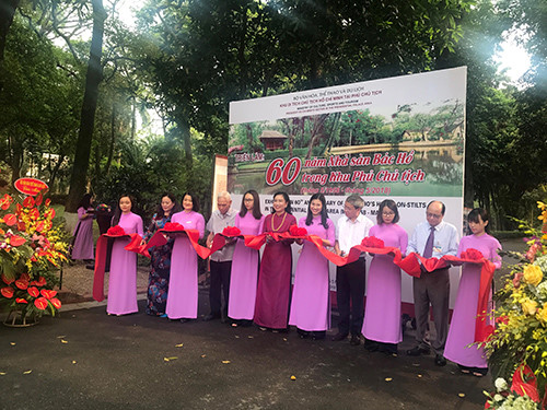 주석 관저 속 Ho Chi Minh 냐산60주년 기념행사