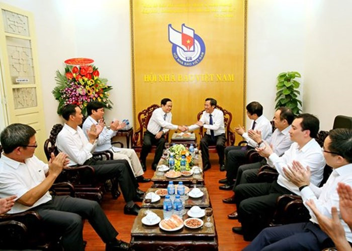 베트남 조국전선 중앙위원장; 6월 21일 베트남 혁명언론의 날에 베트남 라디오방송국 축하
