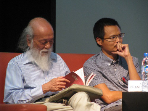 Nguyen Nhat Anh에게 프랑스정부 문학예술 훈장 수여