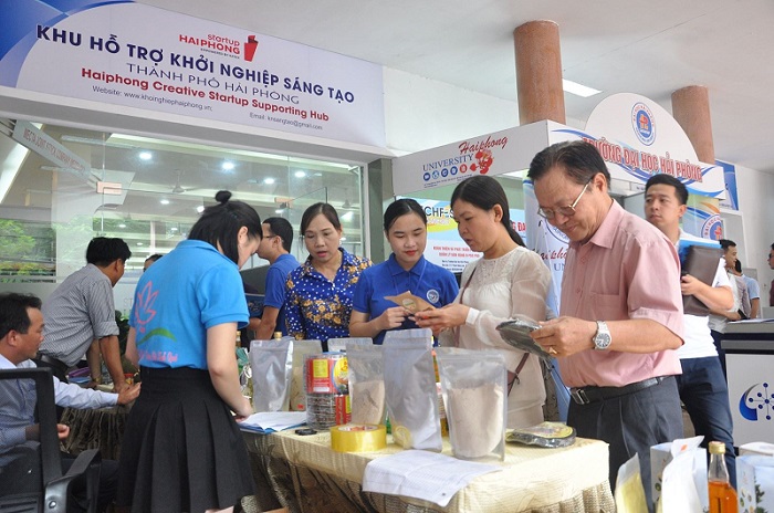 2018년 홍강 평야 지역의 과학기술연구성과 전시회