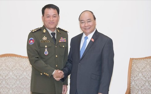 Nguyen Xuan Phuc 총리, 캄보디아 왕립부대 총사령관 접견