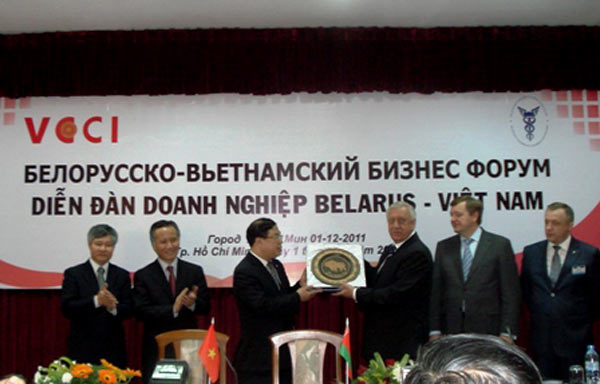 Vietnam y Bielorrusia abogan por incrementar el intercambio comercial