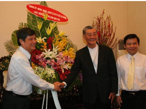 Felicitan dirigentes la comunidad católica por motivo de la Navidad