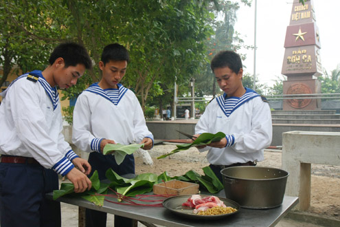 Soldados de Truong Sa preparan el Tet  tradicional con apoyo de tierra firme