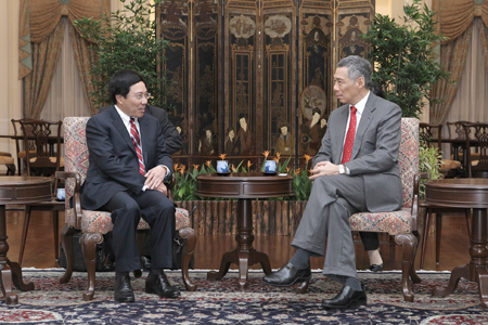 Vietnam y Singapur fomentan cooperación bilateral