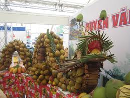 Se exhiben productos de coco en Feria comercial de Ben Tre
