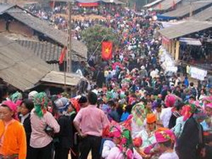 Inauguran semana cultural y turística del festival Mercado del Amor de Khau Vai