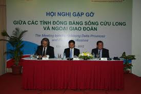 Programa “Encuentro de Localidades y Cuerpo Diplomático” en Can Tho