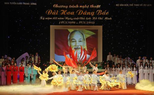 Programa de arte homenajea al Presidente Ho Chi Minh en su natalicio