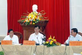 El primer ministro Nguyen Tan Dung trabaja en Tien Giang