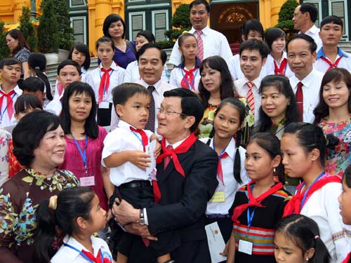Presidente de Vietnam elogia voluntad y esfuerzos de infantes con dificultades