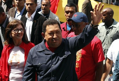 Hugo Chávez es reelegido presidente de Venezuela