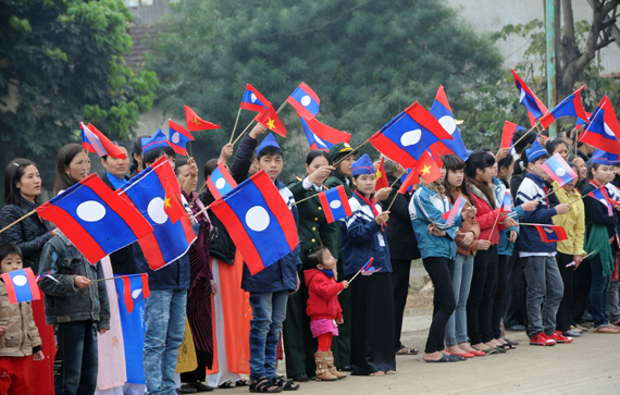 Destaca prensa laosiana la visita del presidente de la República a Vietnam