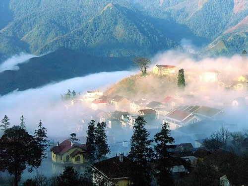 Sapa- ciudad entre nubes