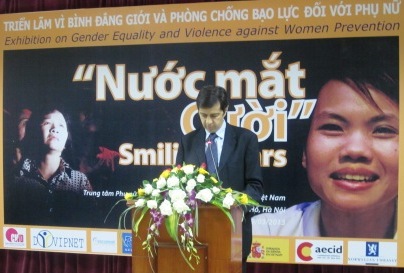 Exhibición "Lágrimas y sonrisas": una voz fuerte contra violencia doméstica