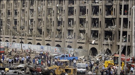 Mueren 21 personas en cadena de ataques contra sedes del gobierno iraquí