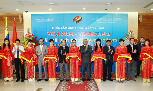 Exposición "Vietnam-Venezuela, hermanos por siempre"