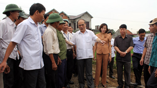 Presidente parlamentario inspecciona construcción de nuevo campo en Ninh Binh