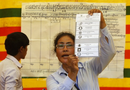 Gobernante Partido camboyano dialoga con la oposición