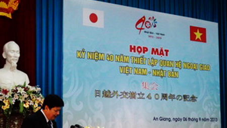 Encuentro amistoso en saludo al aniversario 40 de relaciones Vietnam-Japón