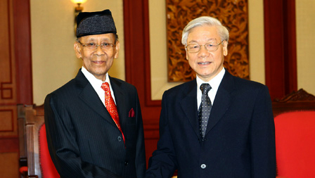 Líder partidista de Vietnam recibe al Rey malasio