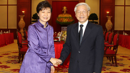 Recibe Líder partidista de Vietnam a la presidenta surcoreana