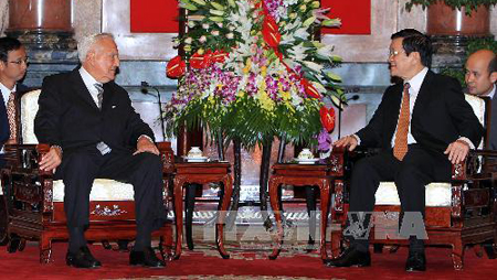 Mandatario vietnamita recibe a jefe de Grupo de Diputados de Amistad francés