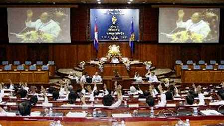 Premier camboyano promete a servir a la nación y el pueblo