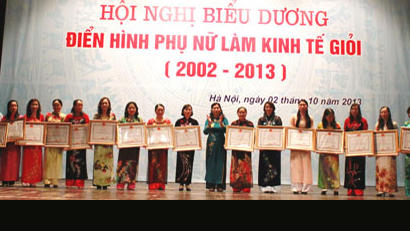 Mujeres vietnamitas aportan al éxito de la reducción de pobreza