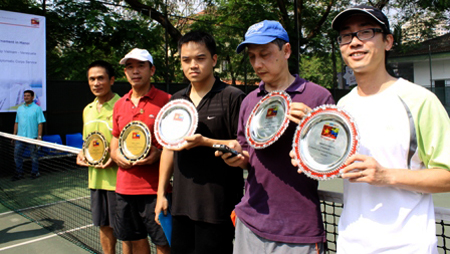 Torneo de tenis aficionado en Hanoi dedicado a Hugo Chávez