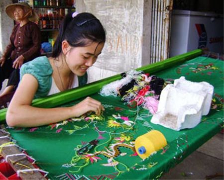 Van Lam, aldea del bordado de Ninh Binh