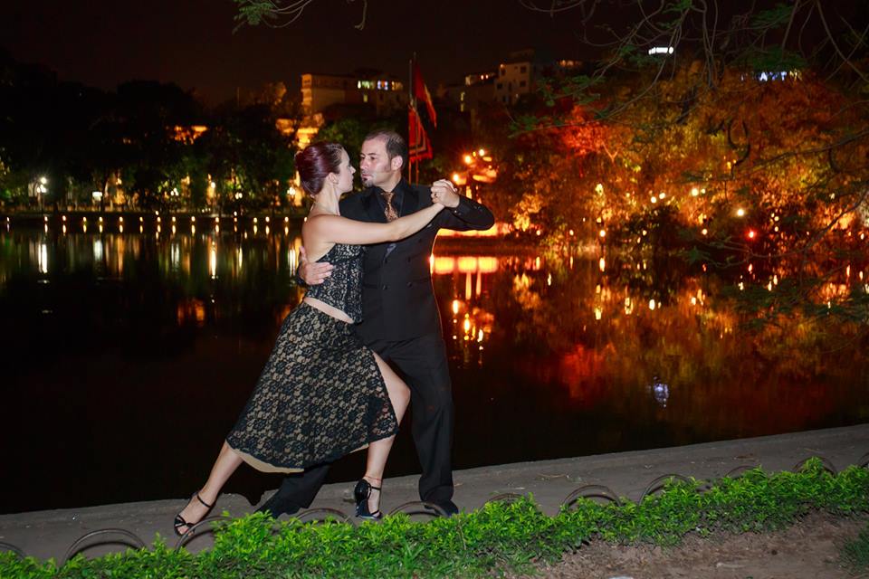 Tango, danza que acerca la cultura argentina al público vietnamita