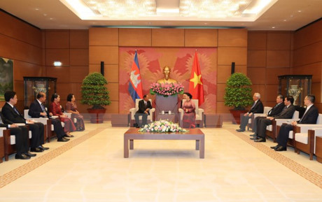 Presidente del Parlamento camboyano concluye exitosamente la visita a Vietnam
