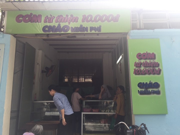 Comidas caritativas en Hanói